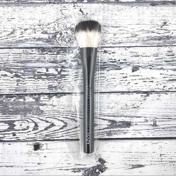 NEW NYX PRO POWDER BRUSH - Picture 3 of 5